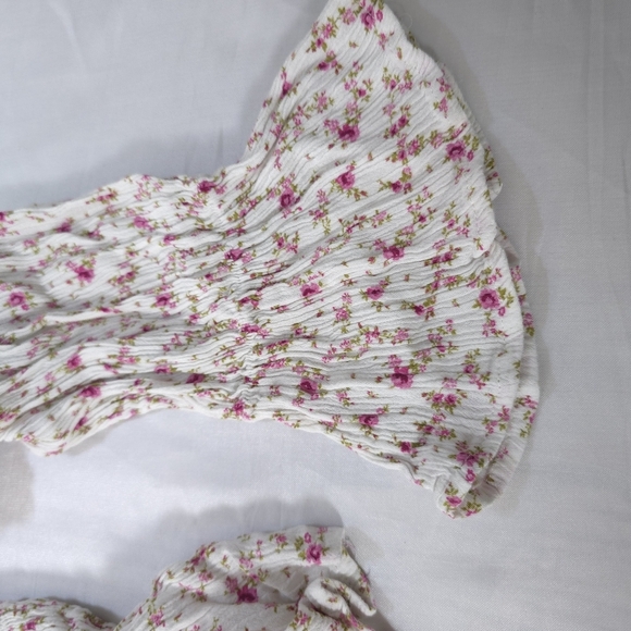 Rose And Grey Floral Smocked Off-Shoulder Top L - Picture 4 of 8